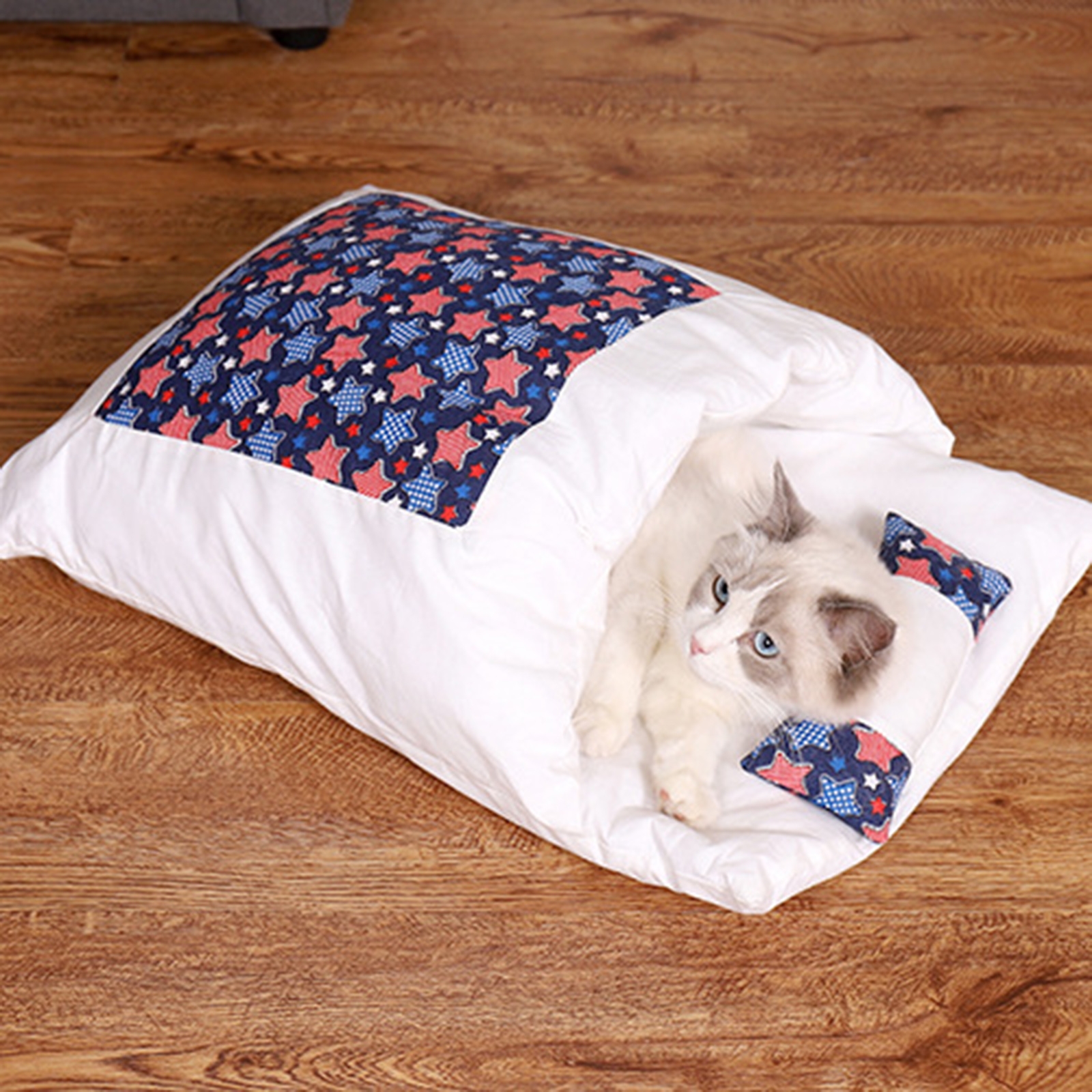 Как сшить коту спальный мешок или лежанку-норку