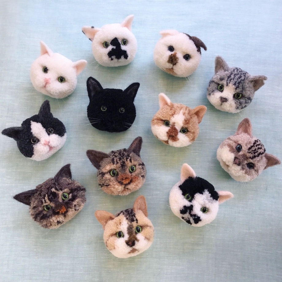 Кошка из помпонов