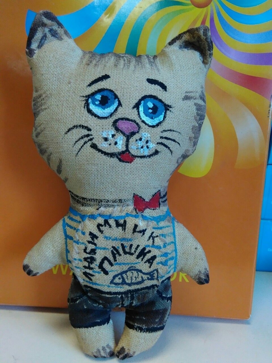 Кот из джинсовой ткани