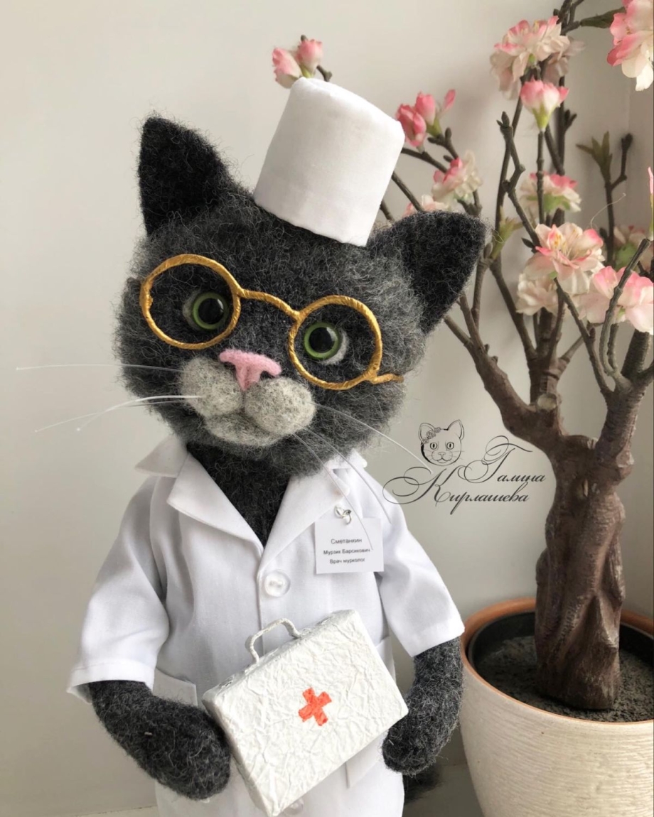 Кот медик игрушка