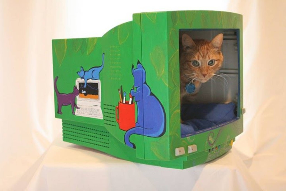 Кошкин дом из старого телевизора