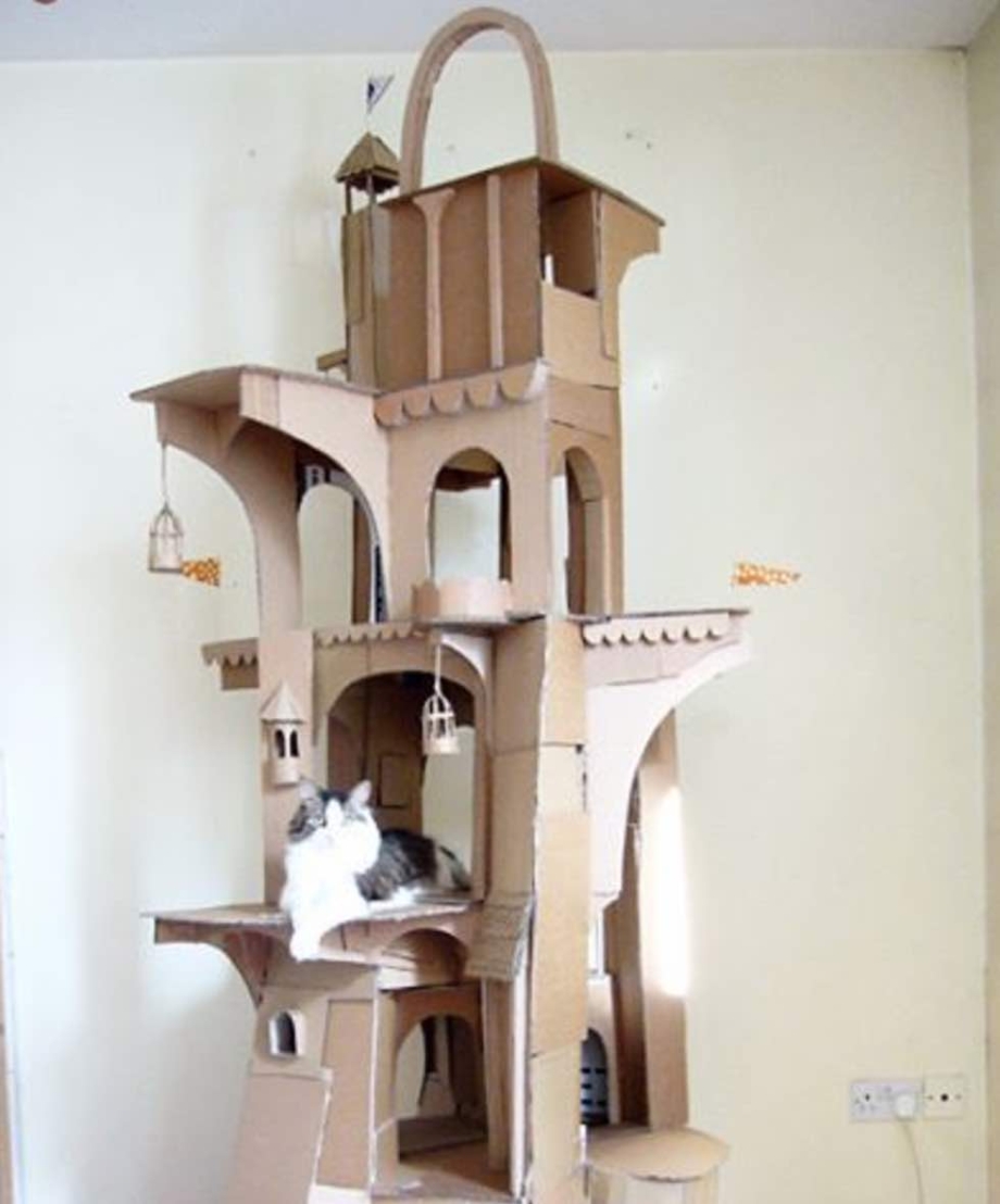 Домик для кошки замок