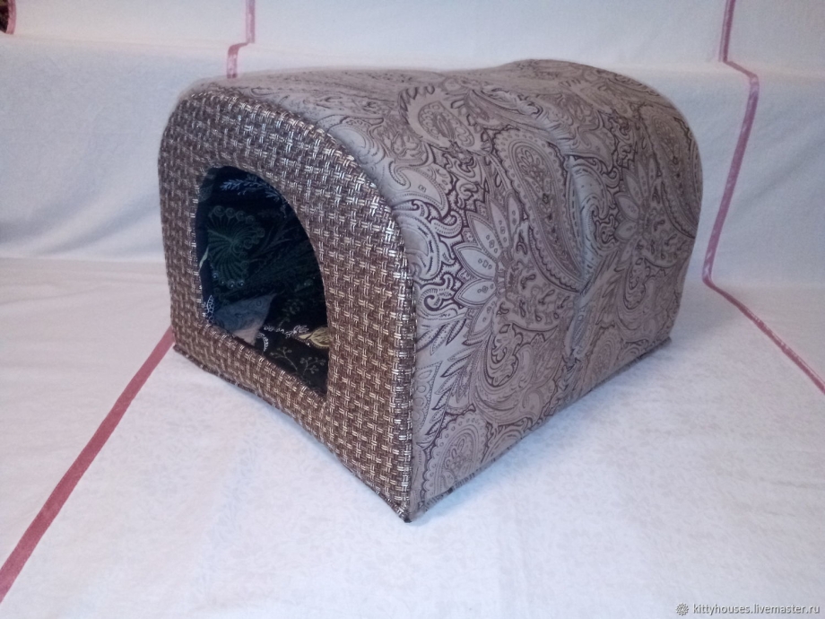 Кошачий домик из ткани