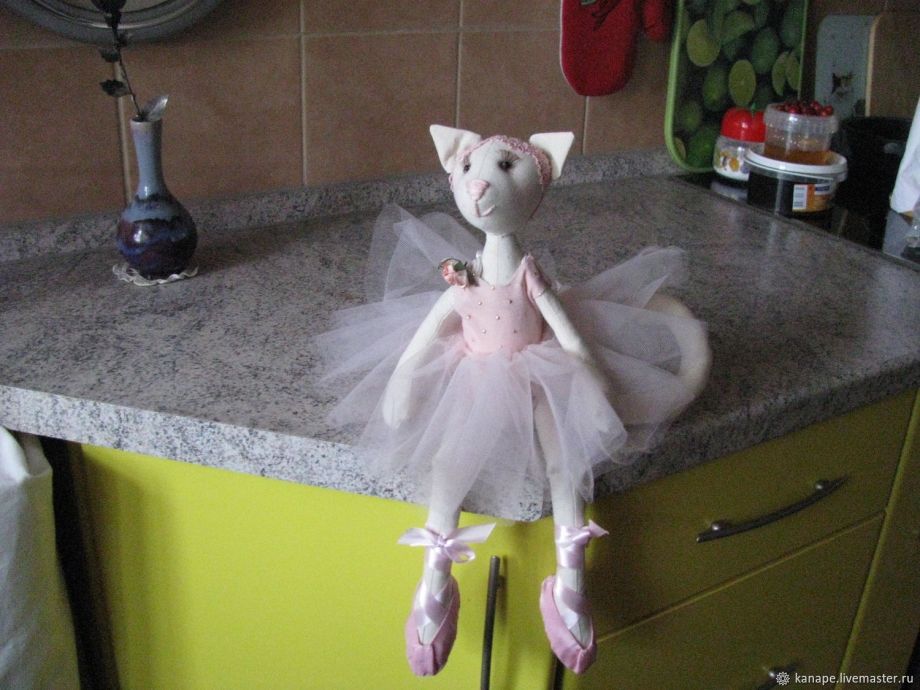 Кошка балерина
