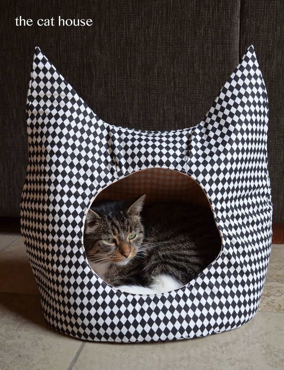 Кошачий домик из ткани