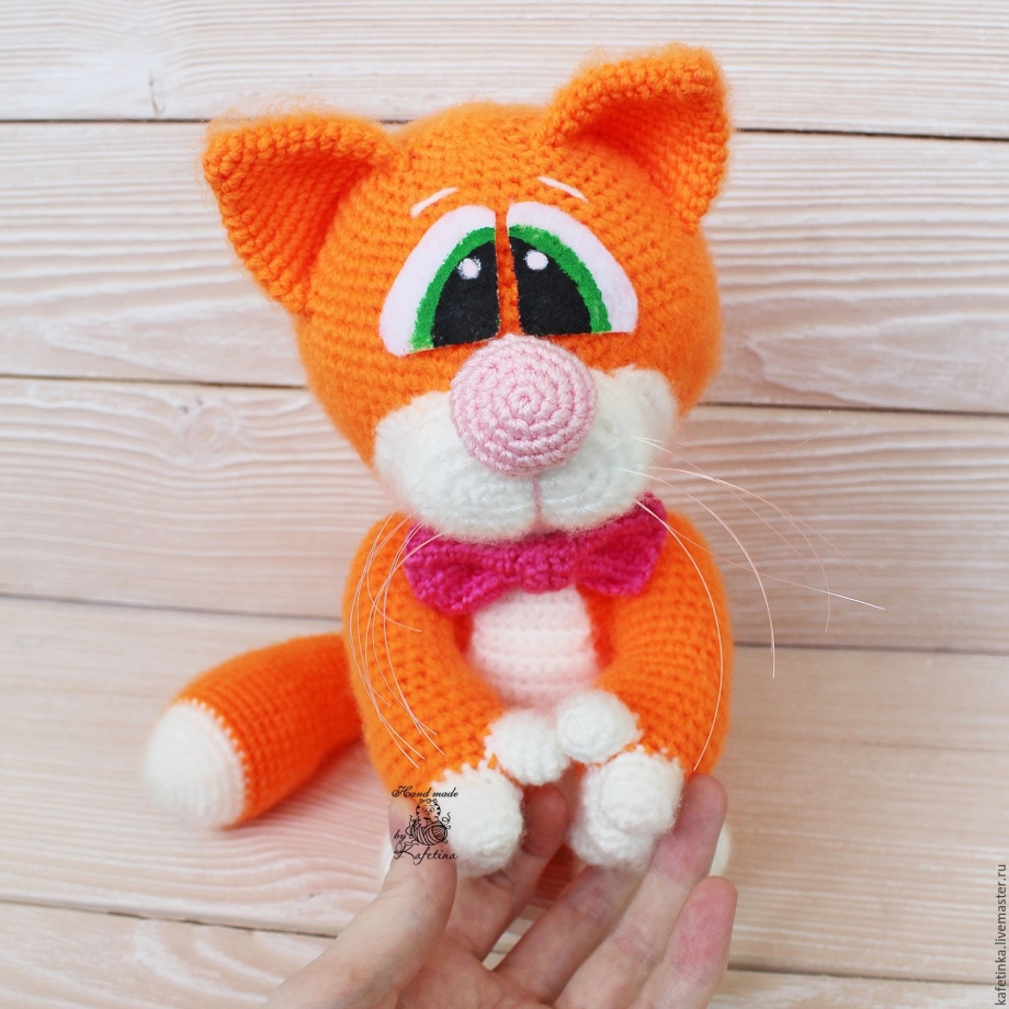 Вязаная игрушка кот
