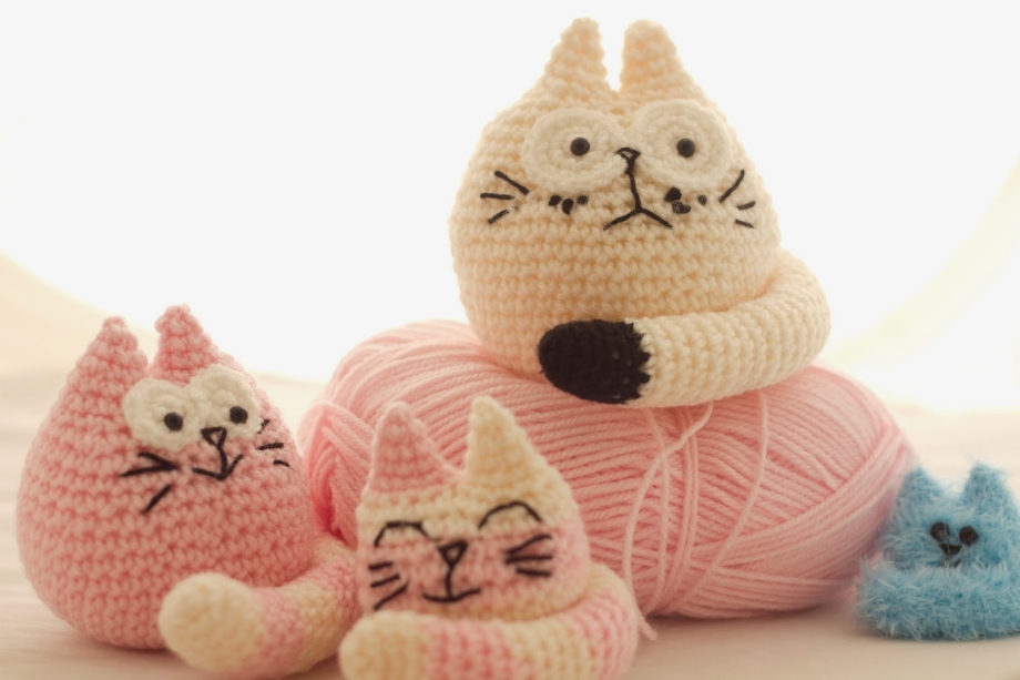 Вязаные игрушки амигуруми коты
