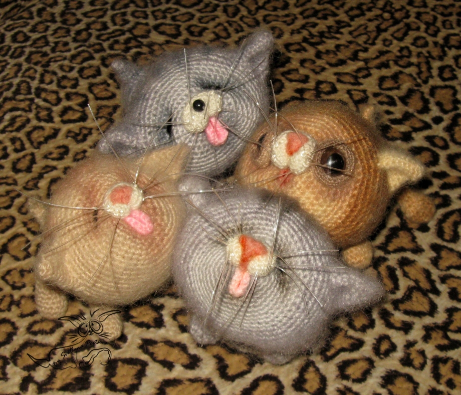 Вязаные игрушки крючком кошки