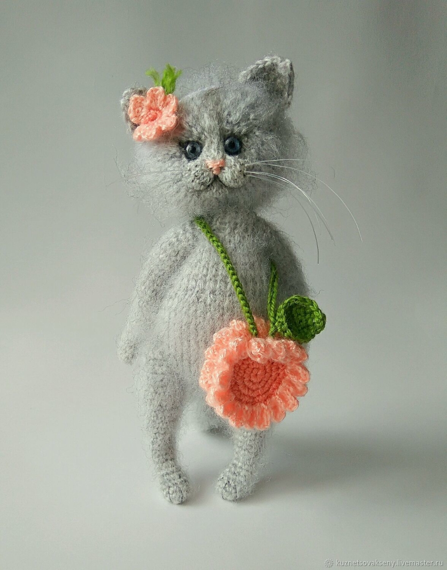 Вязаный котенок