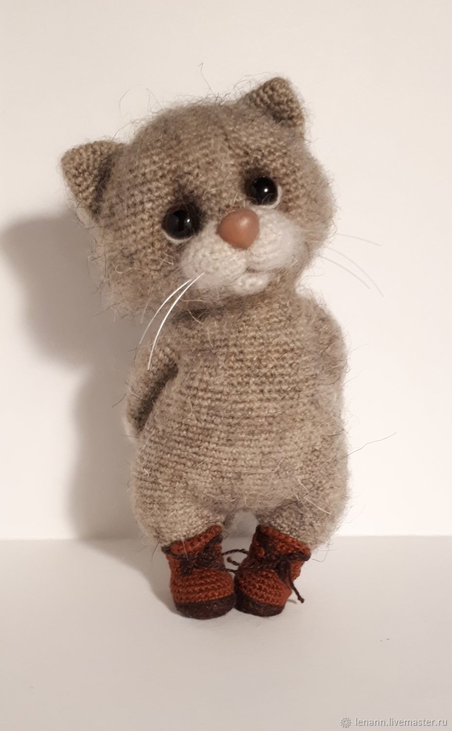 Вязаная игрушка кот
