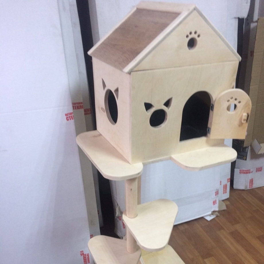 Кошачий домик из дерева