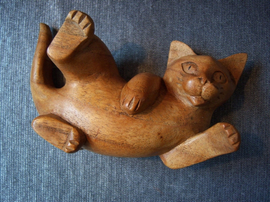 Резьба по дереву кошки