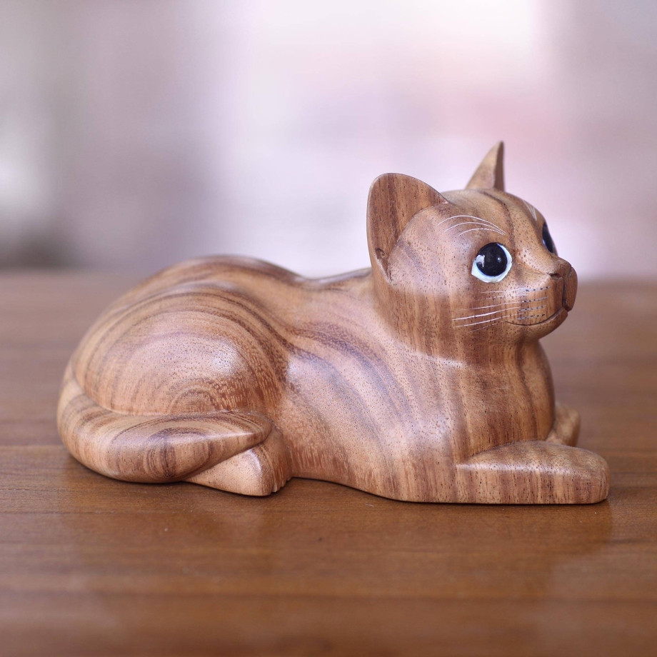 Фигурка кота из дерева