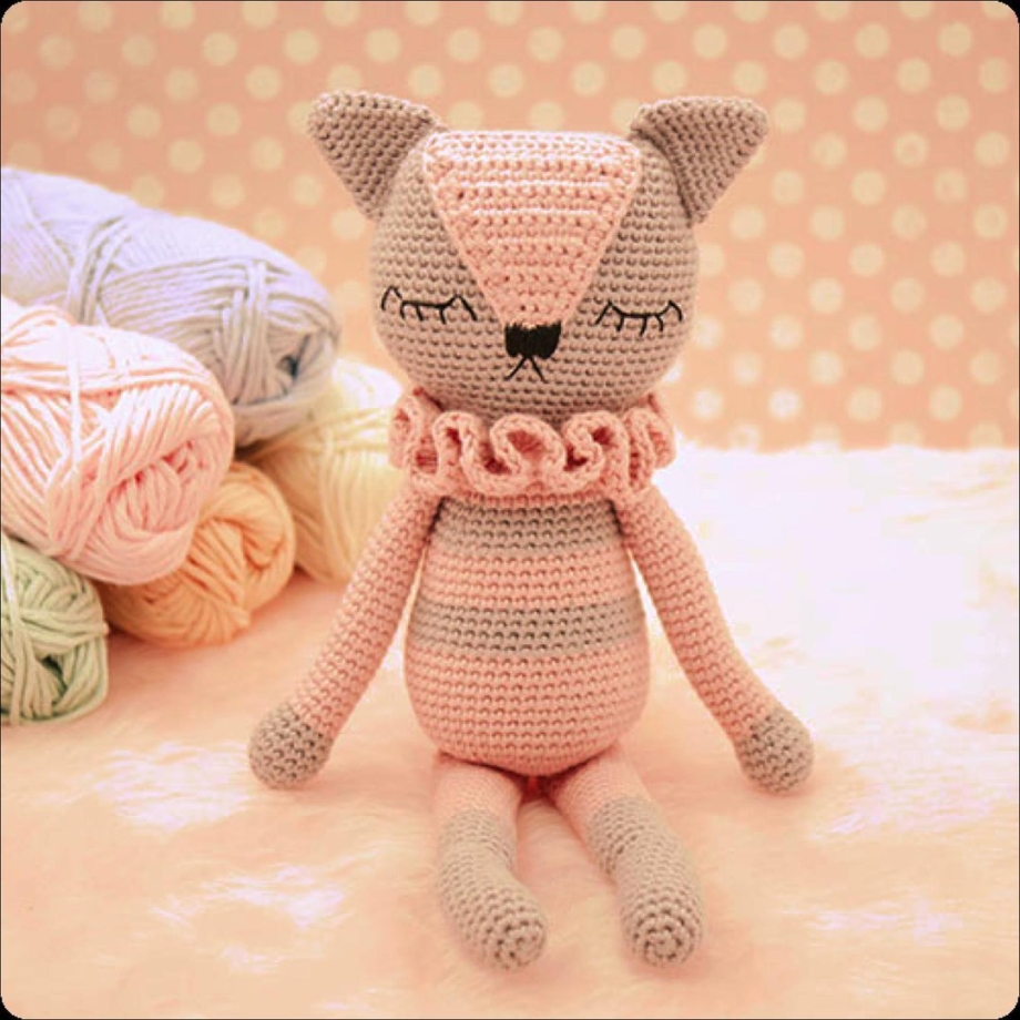Кошечка амигуруми сплюшка