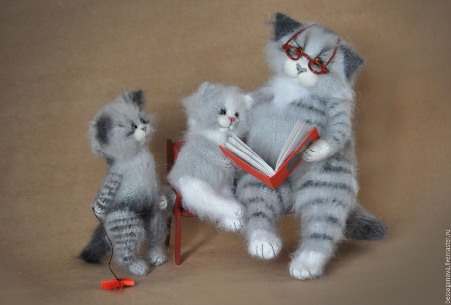 Игрушка семейка кошка и котята вязаная