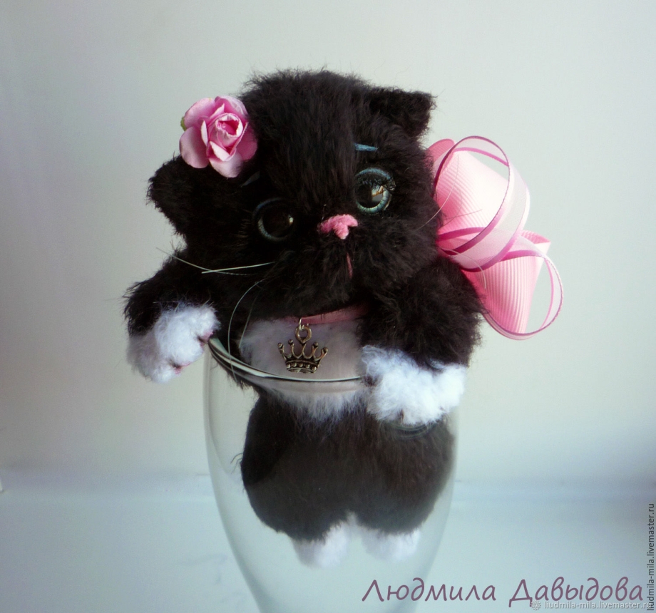 Игрушка черный котенок