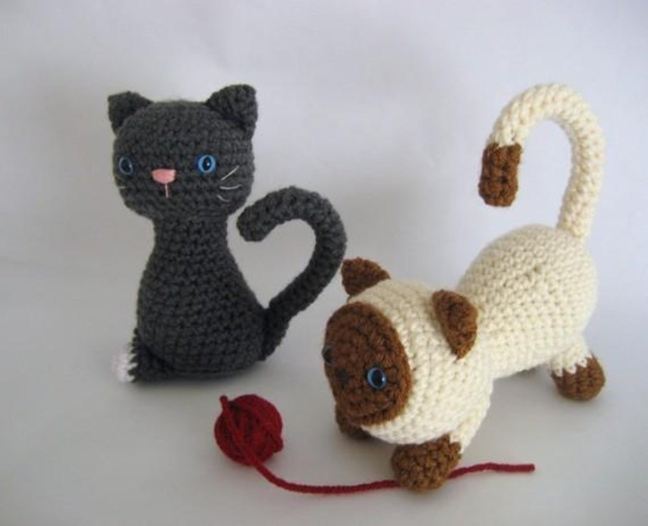 Кошки связанные крючком