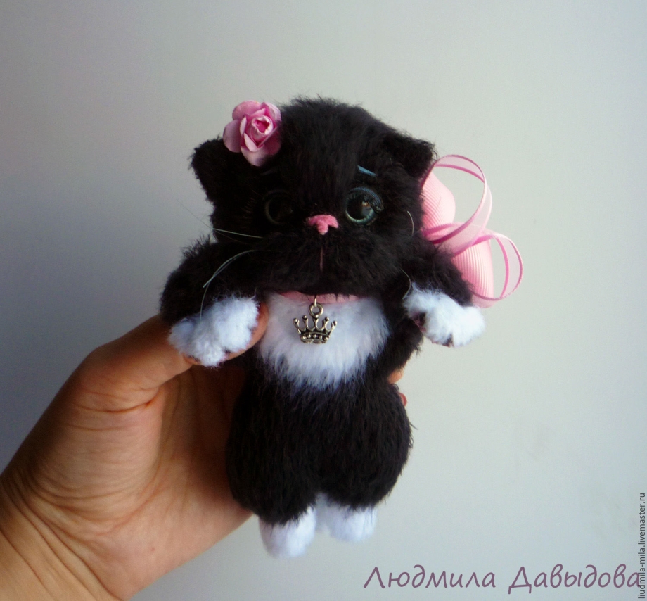 Черная кошка игрушка