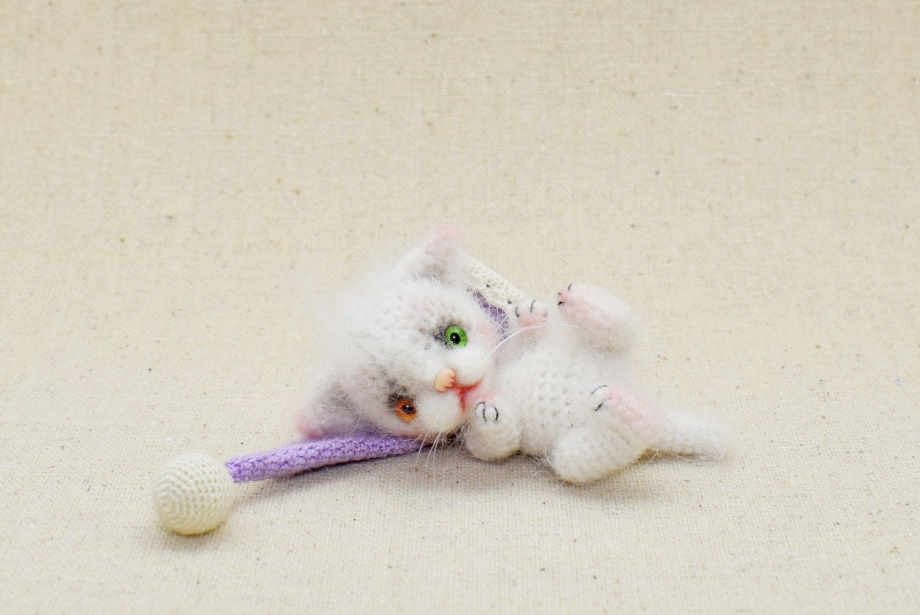 Амигуруми кот лежачий