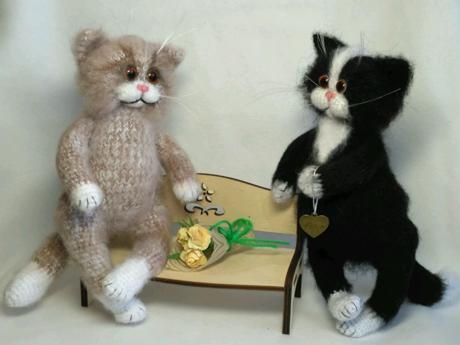 Вязаная игрушка кот