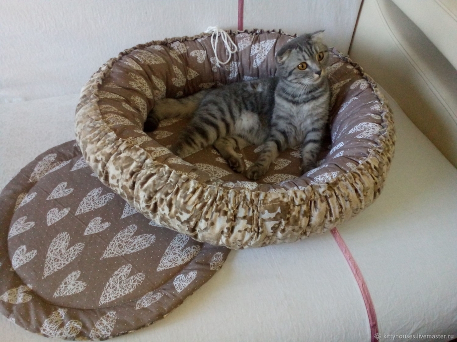 Лежанка ватрушка для кошки