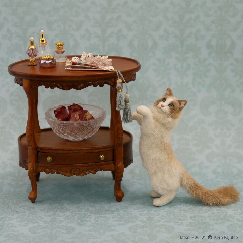 Кошка миниатюра Живая