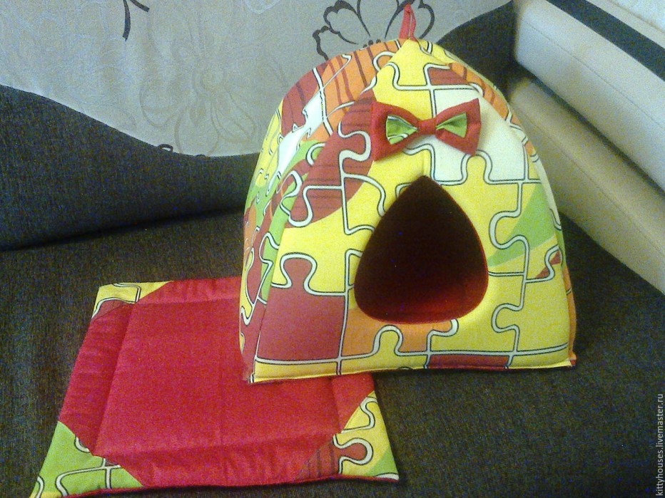 Домик для кошки из поролона