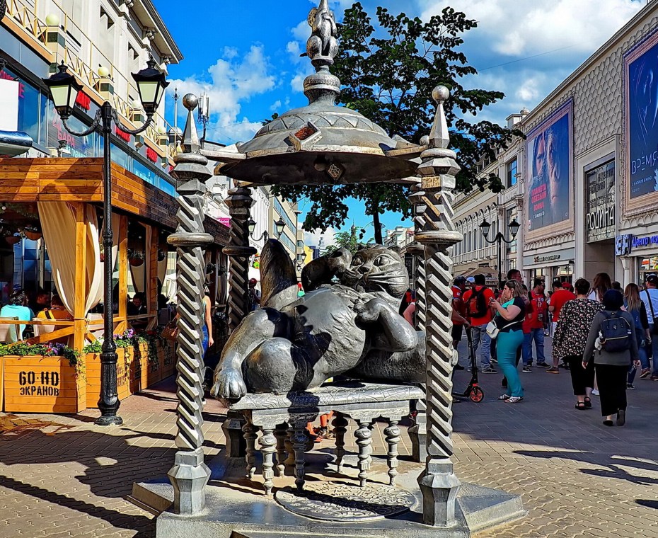 Кот на Баумана в Казани