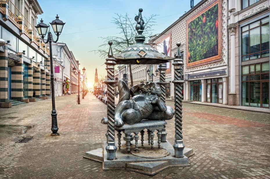 Памятник коту в Казани на Баумана