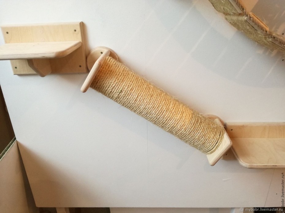 Кошачий домик настенный