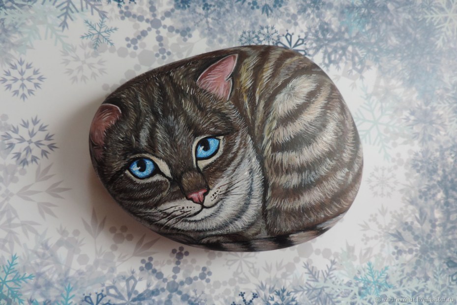 Котики на камнях акриловыми красками