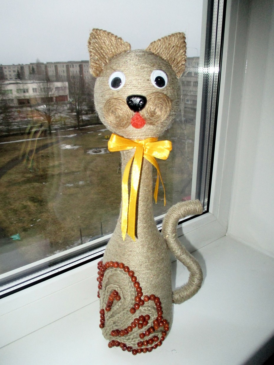 Кот из бутылки и шпагата