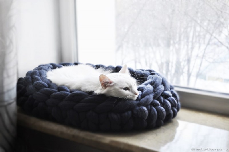 Вязаные корзины для кошек
