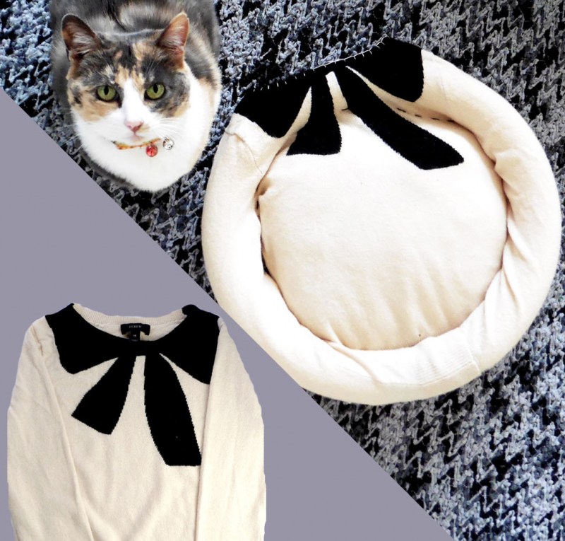 Лежанка для кошки из старой кофты