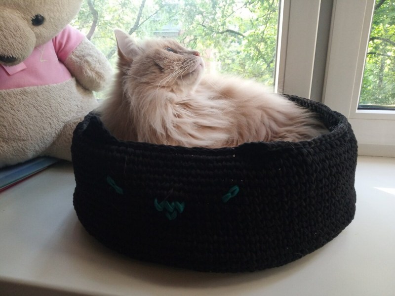 Кошачий дом из свитера
