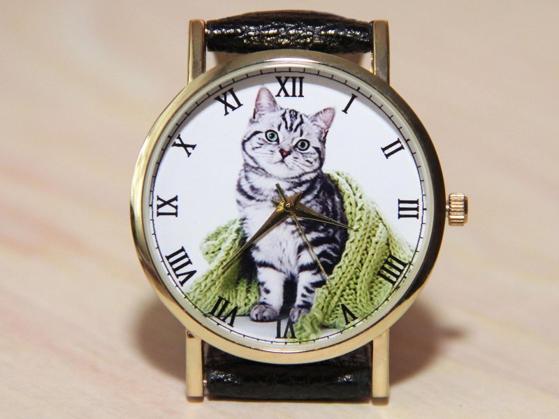 Часы с котом настольные
