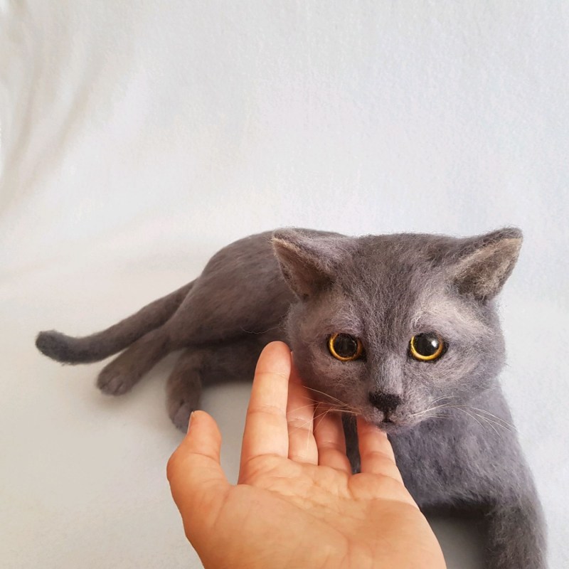 Кошка из овечьей шерсти