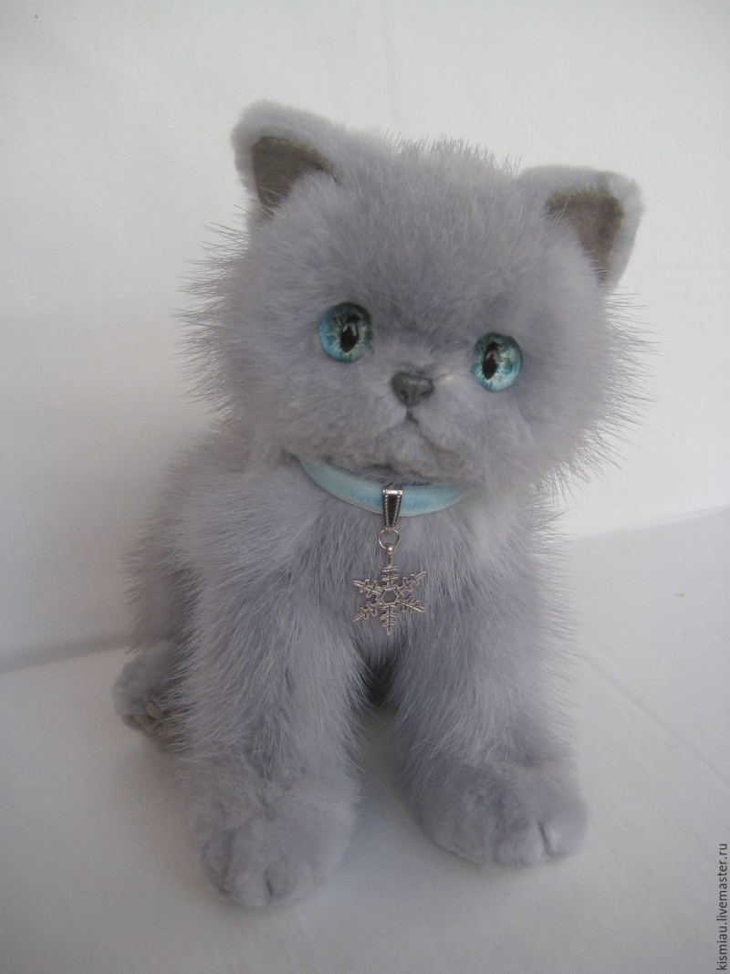 Игрушка кошка из меха