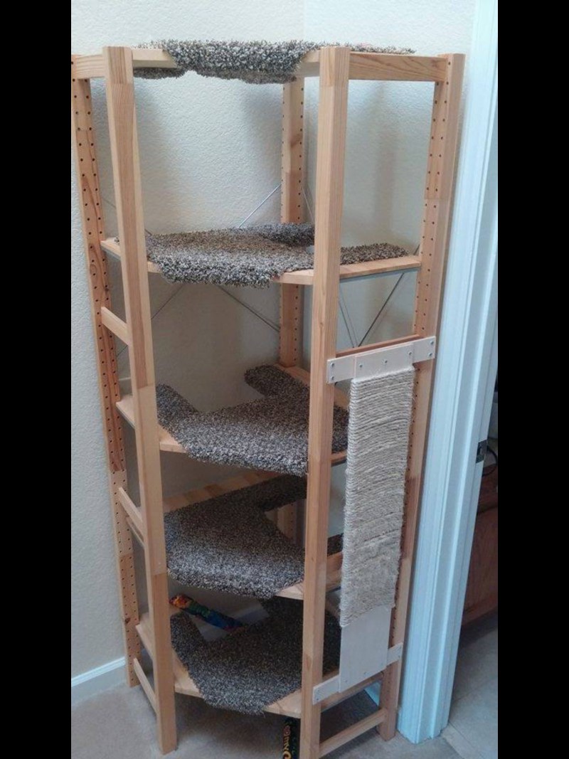 Домик для кота из стеллажа