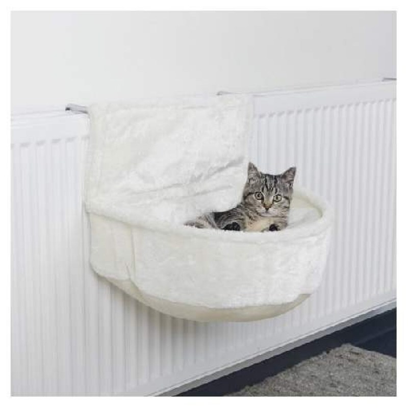 Лежанка для кошки из дерева