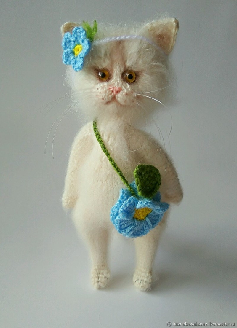 Пушистый котик крючком