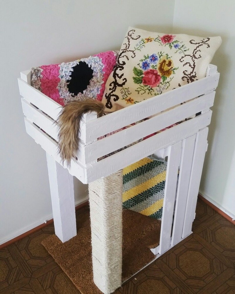 Кошкин дом с когтеточкой
