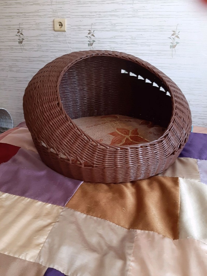 Лежанка на подоконник для кошки