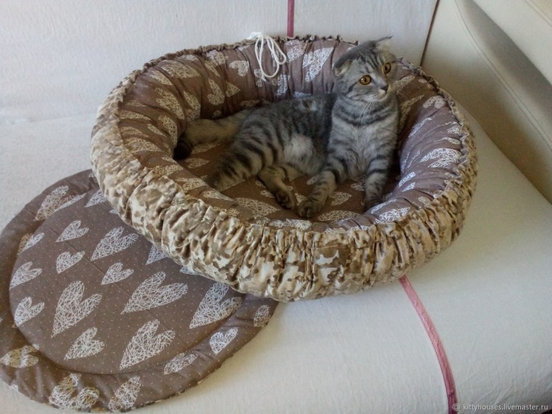 Пошив лежанки для кошек