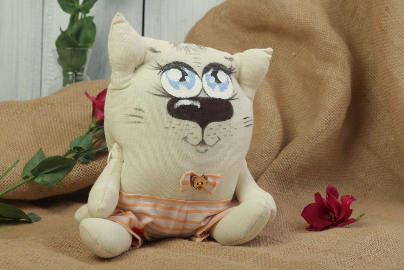 Кот из ткани