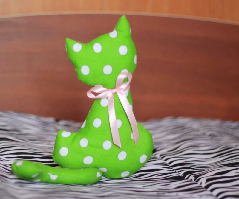 Игрушка кошка из ткани