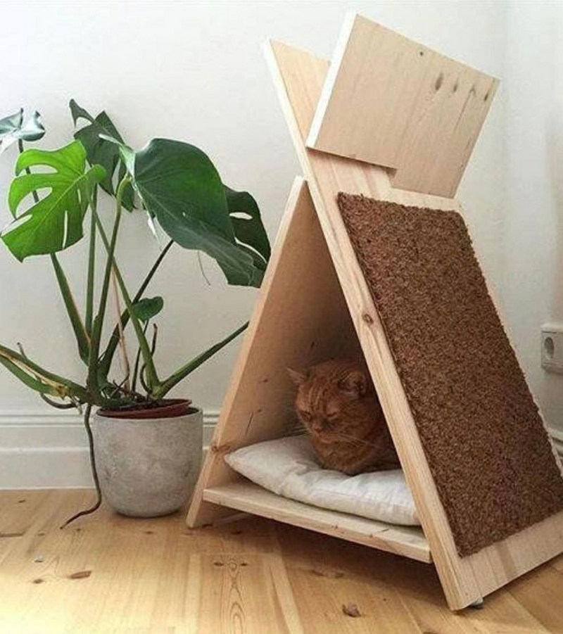 Кошачий домик из дерева