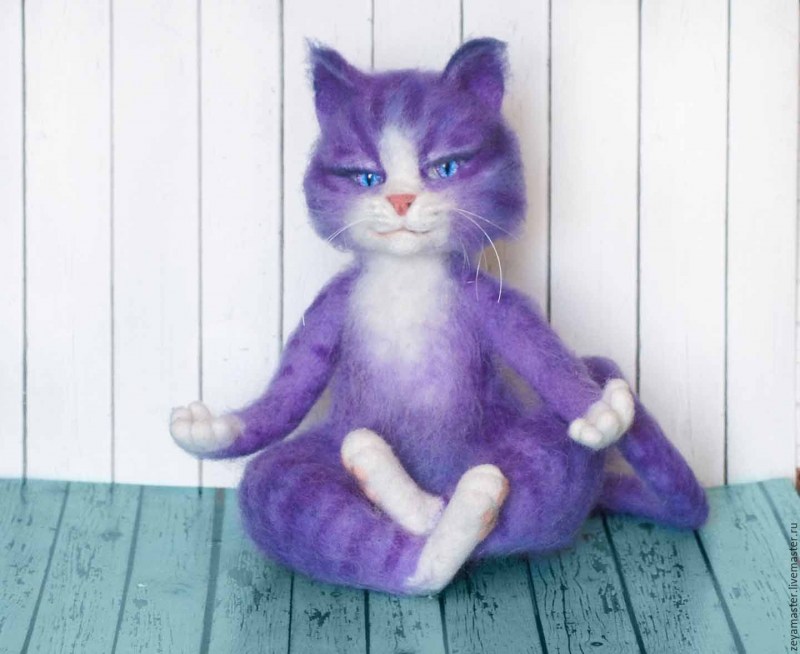 Фиолетовый кот игрушка
