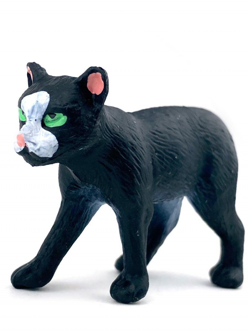 Фигурки кошек из пластмассы