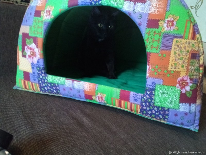 Треугольный домик для кошки